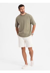 Ombre Clothing - Męski t-shirt bawełniany LOOSE FIT z okrągłym dekoltem – khaki V8. Okazja: na co dzień. Kolor: brązowy. Materiał: bawełna. Styl: casual #5