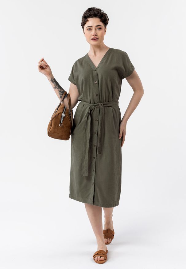 Volcano - Sukienka z lnem G-SUNRAY. Okazja: na co dzień. Typ kołnierza: dekolt w serek. Materiał: len. Sezon: lato. Typ sukienki: szmizjerki, proste. Styl: casual, klasyczny