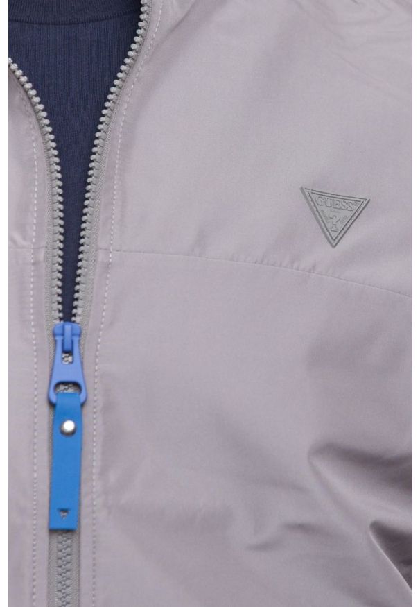 Guess - GUESS Szara kurtka męska przejściowa, Rozmiar S. Typ kołnierza: kołnierzyk stójkowy. Kolor: szary. Wzór: aplikacja