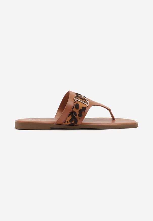 Renee - Jasnobrązowe Klapki z Ozdobną Klamerką i Wstawkami Animal Print Savicelle. Kolor: brązowy. Materiał: len. Wzór: nadruk. Sezon: lato. Styl: elegancki