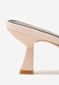 Born2be - Beżowe Klapki na Kaczuszce z Otwartym Noskiem Calenatia. Okazja: na co dzień. Nosek buta: otwarty. Kolor: beżowy. Sezon: lato. Obcas: na szpilce. Styl: casual, wizytowy #7