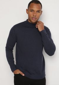 Born2be - Granatowy Sweter Półgolf z Bawełną Ozdobiony Ściągaczami Zolila. Okazja: na spotkanie biznesowe, na co dzień. Kolor: niebieski. Materiał: bawełna. Długość rękawa: długi rękaw. Długość: długie. Wzór: aplikacja. Styl: klasyczny, biznesowy, casual