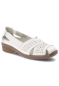 Półbuty damskie Vinceza, cholewka ze skóry naturalnej licowej z perforacją wsuwane na płaskiej podeszwie, białe, 66928. Okazja: na co dzień. Zapięcie: bez zapięcia. Kolor: biały. Szerokość cholewki: normalna. Wzór: ażurowy. Materiał: skóra. Sezon: lato. Obcas: na płaskiej podeszwie. Styl: elegancki, klasyczny, casual #1