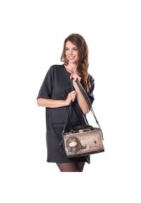 Brązowa Torebka Anekke Stylowy Kuferek Damski. Kolor: brązowy. Wzór: haft, aplikacja, motyw z bajki. Dodatki: z aplikacjami, z haftem. Styl: elegancki. Rodzaj torebki: na ramię #10