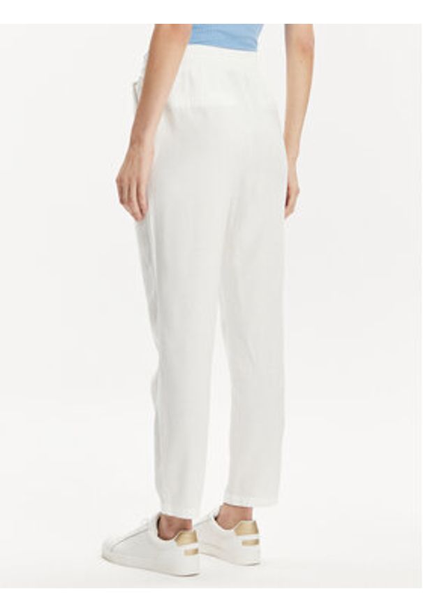 Vero Moda Spodnie materiałowe Jesmilo 10279691 Biały Regular Fit. Kolor: biały. Materiał: len, wiskoza