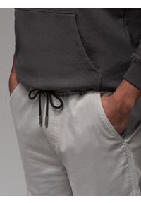 Ombre Clothing - Dzianinowe joggery męskie z kieszeniami cargo – jasnoszare V4 - Rozmiar: L. Okazja: na co dzień. Kolor: szary. Materiał: dzianina. Wzór: aplikacja. Styl: casual #8
