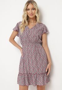 Born2be - Bordowa Bawełniana Rozkloszowana Sukienka w Kwiaty z Falbanami i Gumką w Talii Nelyse. Okazja: na co dzień. Kolor: czerwony. Materiał: bawełna. Długość rękawa: krótki rękaw. Wzór: kwiaty. Typ sukienki: rozkloszowane. Styl: casual #2