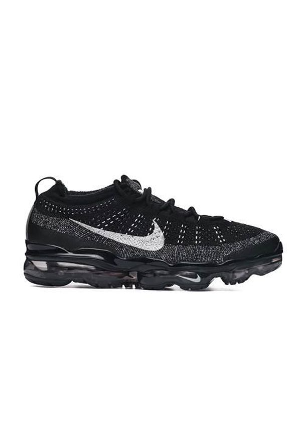 Buty do chodzenia damskie Nike Air Vapormax. Zapięcie: sznurówki. Kolor: wielokolorowy. Materiał: materiał. Szerokość cholewki: normalna. Sport: turystyka piesza