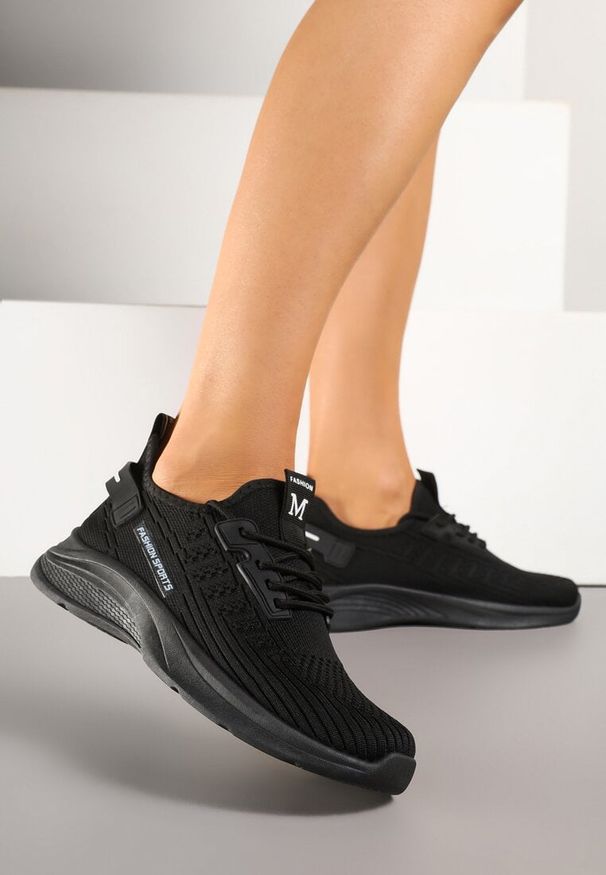 Born2be - Czarne Buty Sportowe Sneakersy z Napisami i Tłoczeniem Odalira. Okazja: na co dzień, na spacer. Kolor: czarny. Materiał: jeans. Wzór: napisy. Sport: turystyka piesza