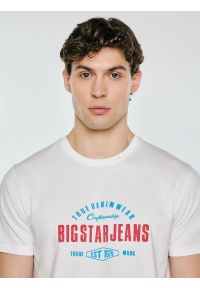 Big-Star - Koszulka męska z kontrastowym nadrukiem biała Sers 100. Kolor: biały. Materiał: denim, skóra, dzianina. Wzór: nadruk. Styl: klasyczny, elegancki #2