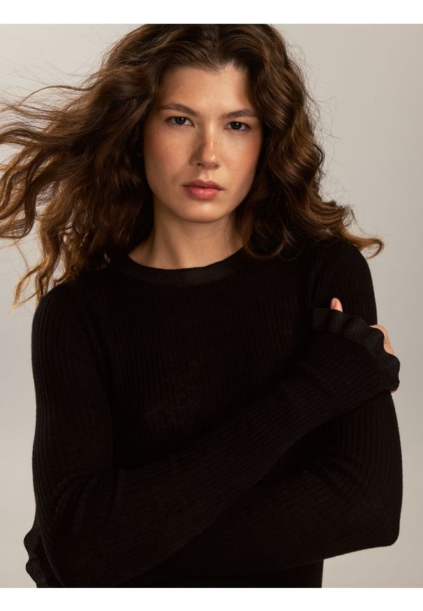 Reserved - Dzianinowa bluzka z jedwabiem - czarny. Kolor: czarny. Materiał: dzianina, jedwab