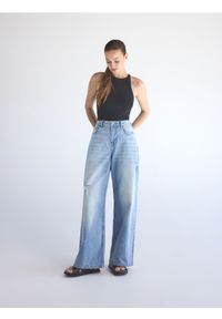 Reserved - Jeansy wide leg z przetarciami - niebieski. Kolor: niebieski
