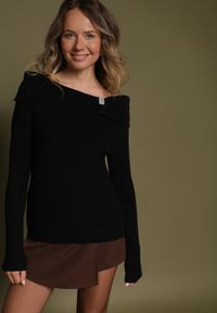 Born2be - Czarny Sweter z Wiskozą Ozdobiony Cyrkoniową Aplikacją Marrise. Okazja: na co dzień. Kolor: czarny. Materiał: wiskoza. Wzór: aplikacja. Styl: glamour, casual, elegancki