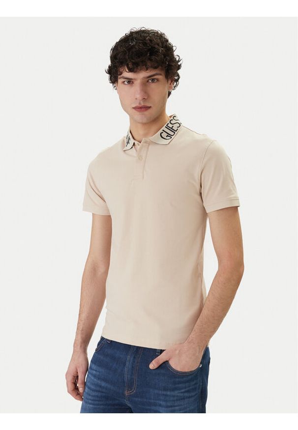 Guess Polo M6GP66 K3070 Beżowy Slim Fit. Typ kołnierza: polo. Kolor: beżowy. Materiał: bawełna
