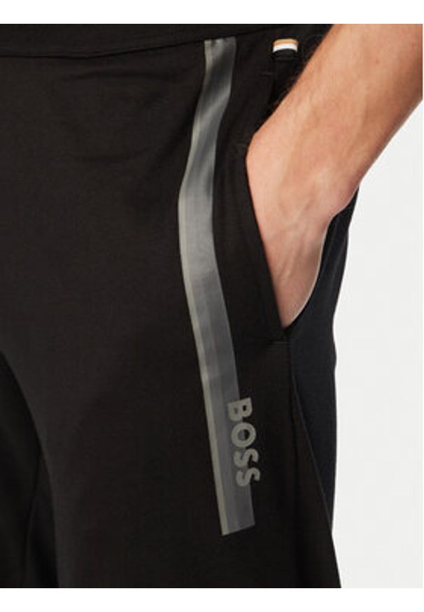 BOSS Spodnie dresowe Authentic 50554784 Czarny Regular Fit. Kolor: czarny. Materiał: bawełna
