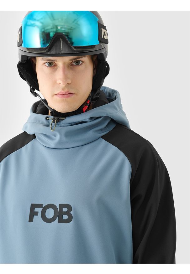 4f - 4F Długa bluza snowboardowa z softshellu membrana 5000 męska - granatowa XL. Typ kołnierza: kaptur. Kolor: niebieski. Materiał: dzianina, syntetyk, materiał, tkanina, elastan. Długość rękawa: raglanowy rękaw. Długość: długie. Sezon: zima. Styl: sportowy. Sport: snowboard
