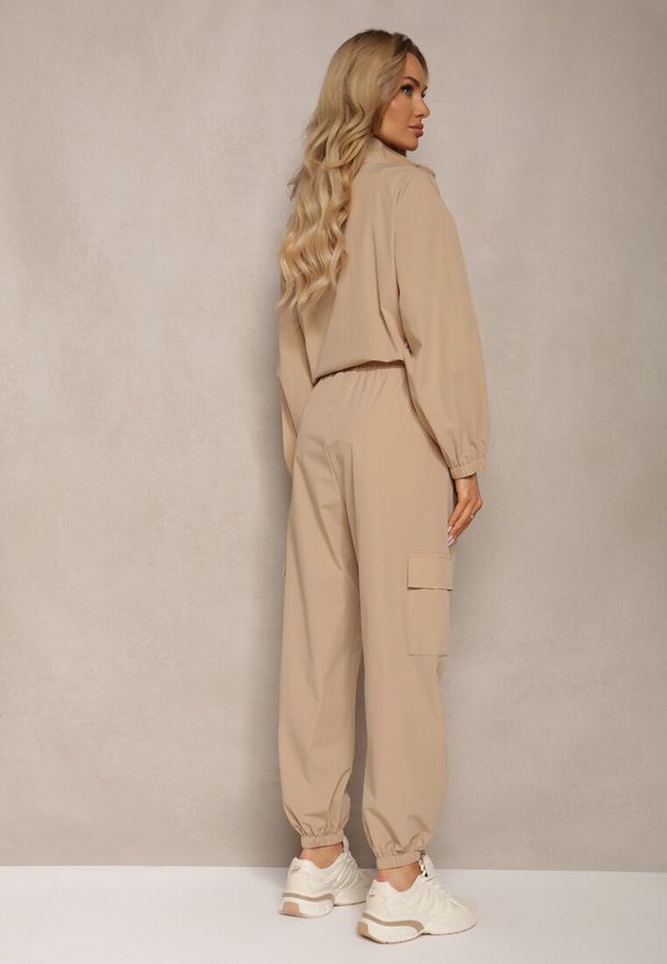 Renee - Beżowy Komplet Dresowy Spodnie Bojówki z Gumką w Pasie i Bluza na Suwak Zakończona Ściągaczem na Dole Tiazena. Kolor: beżowy. Materiał: dresówka