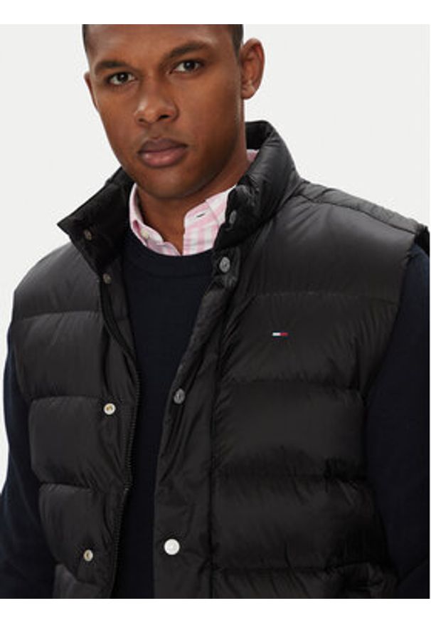 Tommy Jeans Kamizelka DM0DM21777 Czarny Regular Fit. Kolor: czarny. Materiał: syntetyk