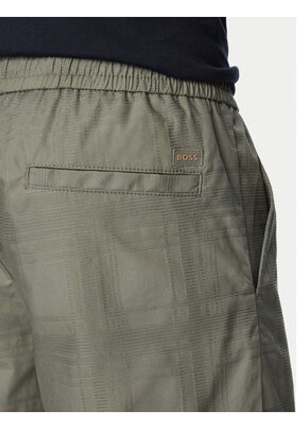 BOSS Szorty materiałowe Sandrew 50559371 Szary ciemny Regular Fit. Kolor: szary. Materiał: bawełna