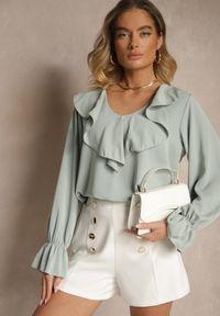 Renee - Jasnozielona Bluzka Ozdobiona Falbanką Tananissa. Kolor: zielony. Wzór: aplikacja. Styl: klasyczny, elegancki #3