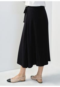 Ochnik - Długa czarna spódnica z zakładką. Kolor: czarny. Materiał: wiskoza. Długość: długie #2
