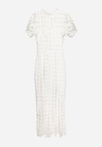 Born2be - Biała Ażurowa Dopasowana Sukienka Koktajlowa z Frędzlami Zapinana na Suwak Vimereas. Okazja: na co dzień. Kolor: biały. Materiał: jeans. Wzór: ażurowy. Typ sukienki: dopasowane. Styl: wizytowy #4