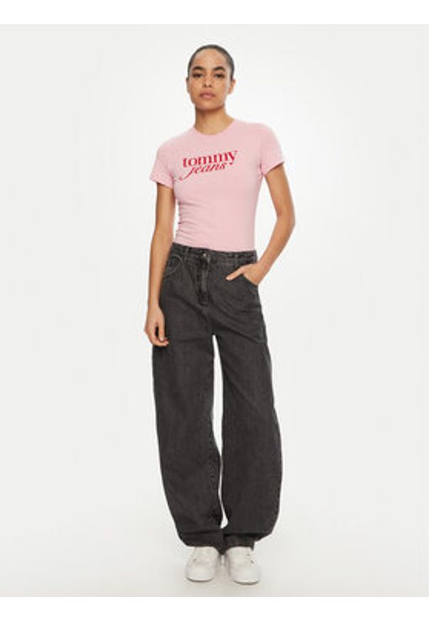 Tommy Jeans T-Shirt Essential DW0DW19447 Różowy Slim Fit. Kolor: różowy. Materiał: bawełna