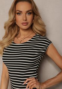 Renee - Czarno-Biała Sukienka o Dopasowanym Kroju bez Rękawów z Rozcięciami Vlalia. Kolor: czarny. Materiał: dzianina. Długość rękawa: bez rękawów. Sezon: lato