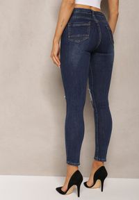 Renee - Granatowe Skinny Jeansy z Bawełny Ozdobione Napisami i Przetarciami Annaca. Kolor: niebieski. Wzór: napisy, aplikacja #5