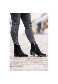 Czarne Botki S.Barski Modne Kowbojki Damskie. Okazja: na spotkanie biznesowe. Kolor: czarny. Materiał: materiał. Wzór: gładki. Obcas: na obcasie. Styl: klasyczny, elegancki, biznesowy. Wysokość obcasa: średni #9