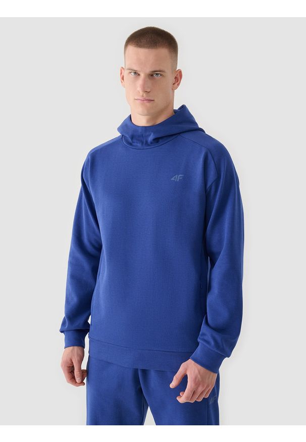 4f - 4F Bluza dresowa nierozpinana z kapturem męska - granatowa M. Okazja: na co dzień. Typ kołnierza: kaptur. Kolor: niebieski. Materiał: dresówka. Wzór: gładki, ze splotem. Styl: casual, sportowy