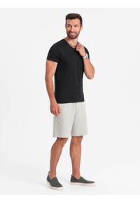 Ombre Clothing - Klasyczna męska bawełniana koszulka z dekoltem w serek BASIC - czarna V1 - Rozmiar: S. Typ kołnierza: dekolt w serek. Kolor: czarny. Materiał: bawełna. Styl: klasyczny #3