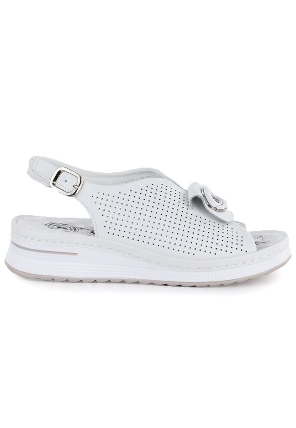 Sandały damskie na koturnie białe eVento 9759. Kolor: biały. Materiał: skóra ekologiczna. Wzór: ażurowy. Obcas: na koturnie