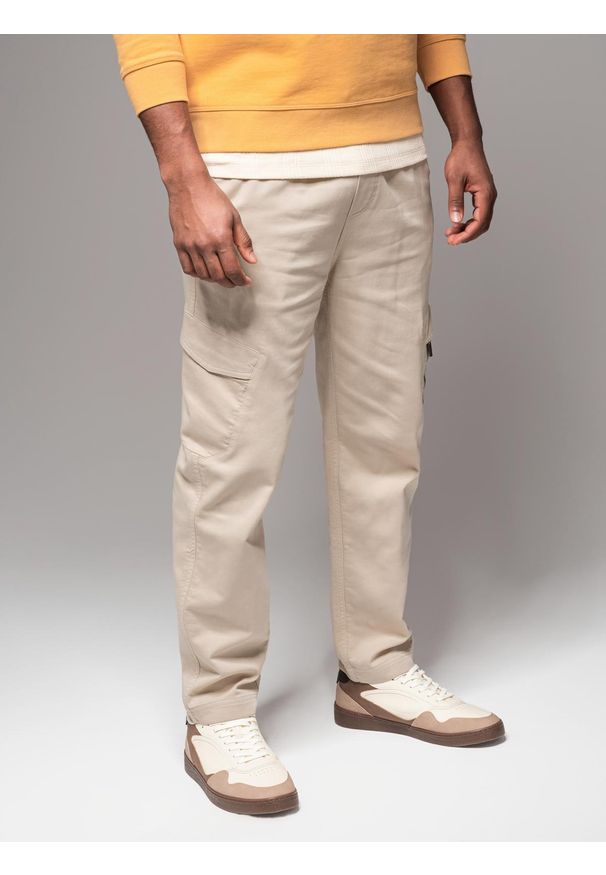 Ombre Clothing - Dzianinowe męskie joggery z kieszeniami cargo – kremowe V1 - Rozmiar: XL. Okazja: na co dzień. Kolor: kremowy. Materiał: dzianina. Wzór: aplikacja. Styl: casual