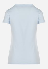 Born2be - Jasnoniebieski T-shirt Koszulka z Bawełny z Metalicznymi Guzikami Cariena. Okazja: na co dzień. Typ kołnierza: dekolt w kształcie V. Kolor: niebieski. Materiał: bawełna. Styl: casual