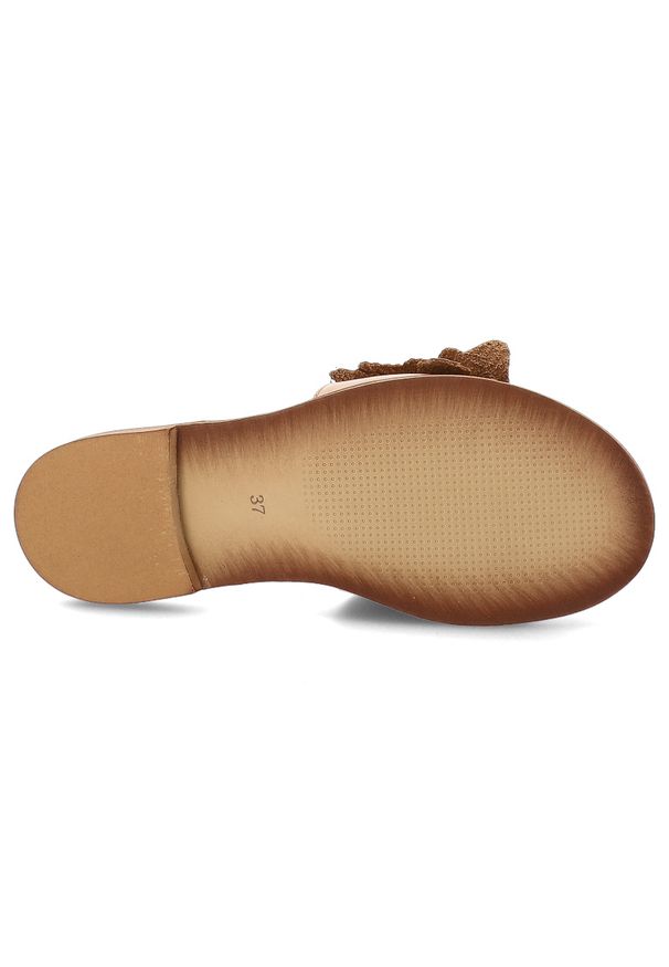 Klapki damskie Armodo, cholewka ze skóry naturalnej licowej odkryty przód na płaskiej podeszwie, beżowe, 40477. Kolor: beżowy. Materiał: skóra. Obcas: na płaskiej podeszwie