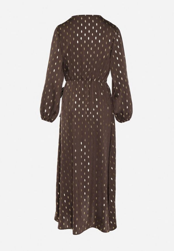 Born2be - Brązowa Kopertowa Sukienka z Wiązaniem w Pasie i Metalicznym Nadrukiem Reisana. Okazja: na co dzień. Typ kołnierza: dekolt w serek. Kolor: brązowy. Wzór: nadruk. Typ sukienki: kopertowe. Styl: elegancki, casual, klasyczny