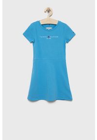 TOMMY HILFIGER - Tommy Hilfiger sukienka dziecięca mini rozkloszowana. Kolor: niebieski. Materiał: bawełna. Długość rękawa: krótki rękaw. Wzór: aplikacja. Typ sukienki: rozkloszowane. Długość: mini