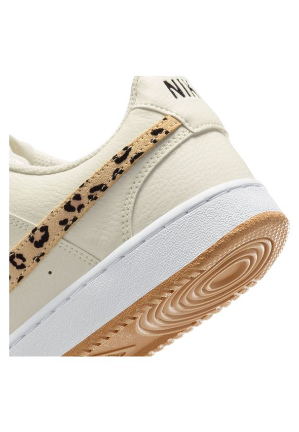 Nike Court Vision Sneakersy damskie. Okazja: na co dzień. Kolor: beżowy. Materiał: guma, syntetyk, materiał. Szerokość cholewki: normalna. Sezon: lato. Model: Nike Court