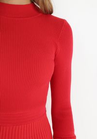 Born2be - Czerwona Sukienka Taliowana z Falbankami Marius. Typ kołnierza: kołnierz z falbankami. Kolor: czerwony. Materiał: dzianina, prążkowany. Wzór: jednolity, gładki. Długość: mini #5