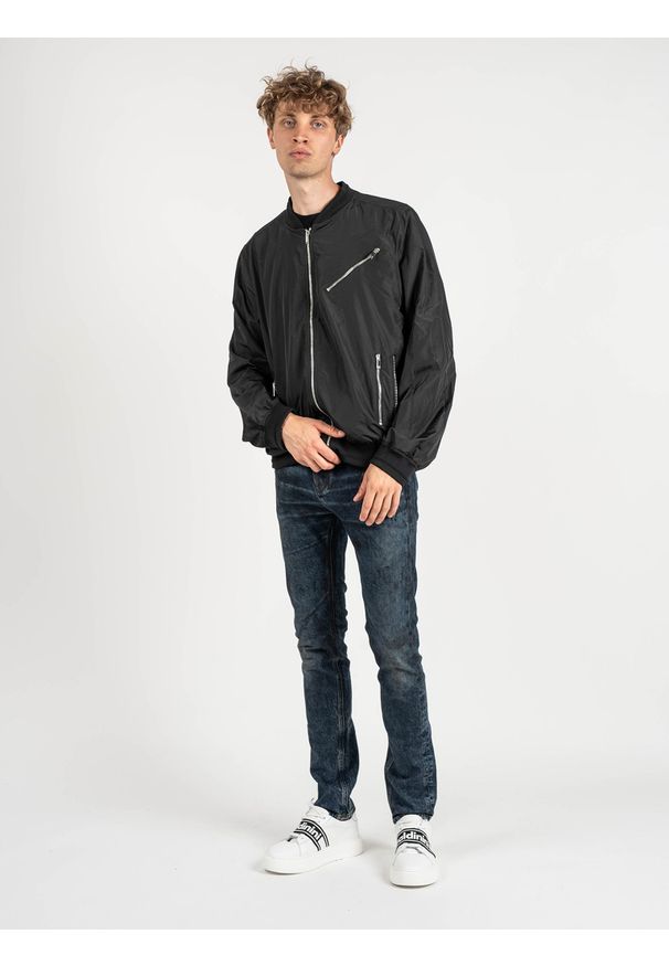 Les Hommes Kurtka "Bomber" | LKO102 250U | Light Weight Nylon Bomber With Multiple Zips | Mężczyzna | Czarny, Grafitowy. Okazja: na co dzień. Kolor: czarny, szary, wielokolorowy. Materiał: nylon. Styl: casual