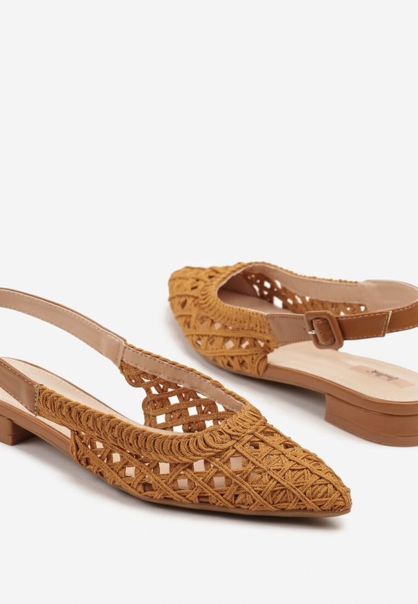Renee - Brązowe Sandały Plecionkowe ze Sprzączką Welirene. Okazja: na co dzień. Zapięcie: sprzączka. Kolor: brązowy. Obcas: na obcasie. Styl: elegancki, casual. Wysokość obcasa: niski