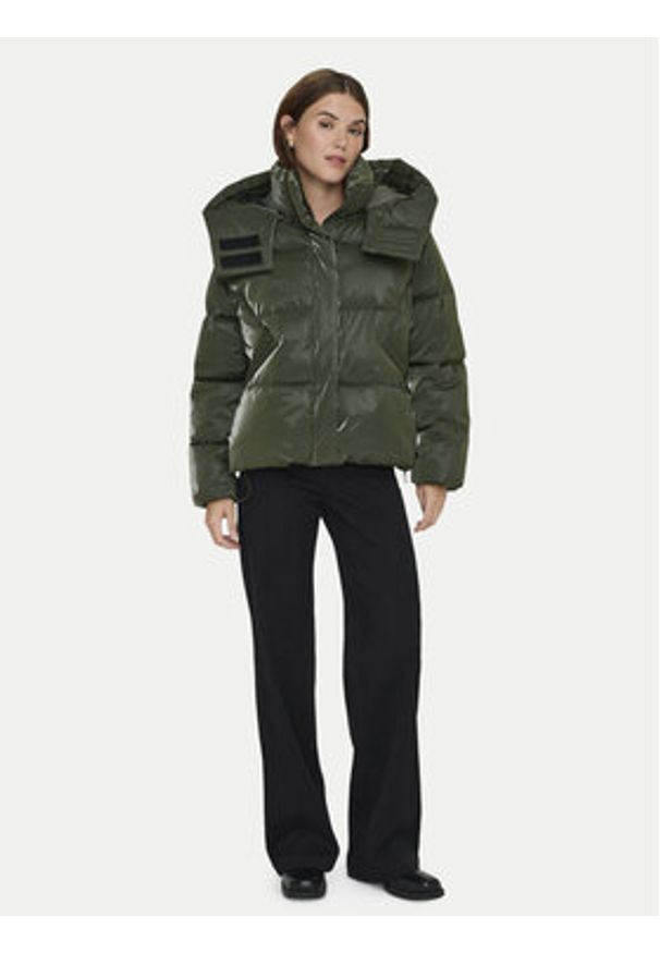 only - ONLY Kurtka zimowa Bergen 15351969 Zielony Oversize. Kolor: zielony. Materiał: syntetyk. Sezon: zima