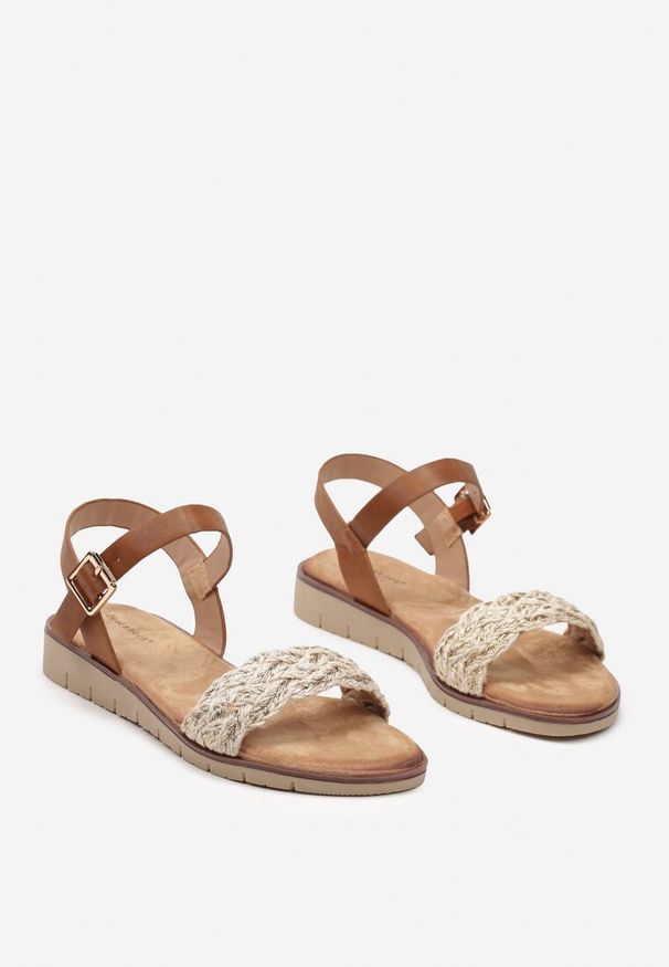 Born2be - Beżowe Sandały Zapinane na Sprzączkę Ozdobione Metaliczną Nicią Nleanna. Zapięcie: sprzączka. Kolor: beżowy. Materiał: len. Wzór: aplikacja. Sezon: lato. Obcas: na obcasie. Styl: elegancki, klasyczny, wizytowy. Wysokość obcasa: niski