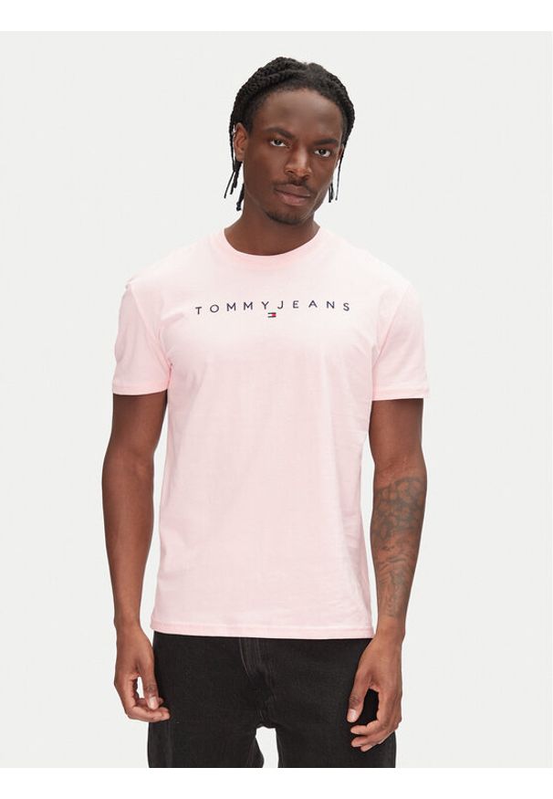 Tommy Jeans T-Shirt Linear Logo DM0DM20744 Różowy Regular Fit. Kolor: różowy. Materiał: bawełna