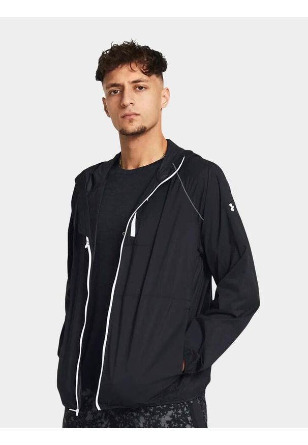 Kurtka sportowa męska Under Armour Lightweight Jacket wodoodporna. Kolor: czarny. Styl: sportowy
