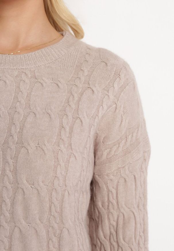 Born2be - Beżowy Sweter Ozdobiony Klasycznym Splotem Lacemisa. Kolor: beżowy. Materiał: dzianina, tkanina. Wzór: aplikacja, ze splotem. Styl: klasyczny