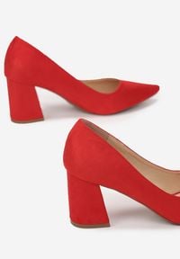 Born2be - Czerwone Czółenka Kaphallis. Nosek buta: szpiczasty. Kolor: czerwony. Szerokość cholewki: normalna. Wzór: geometria, gładki. Obcas: na stożku. Styl: klasyczny #4