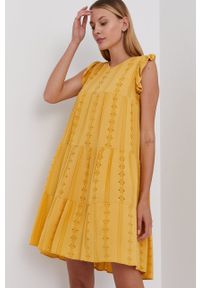 Answear Lab - Sukienka. Kolor: żółty. Materiał: tkanina, wełna. Typ sukienki: oversize. Styl: wakacyjny. Długość: mini #1
