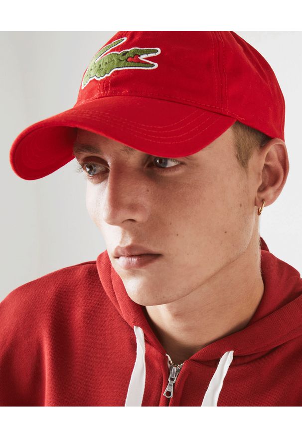 Lacoste - LACOSTE - Czerwona czapka z dużym logo. Kolor: czerwony. Materiał: bawełna. Wzór: haft, aplikacja. Styl: casual